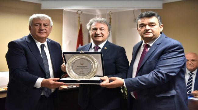 Dökümcü esnafından plaketli teşekkür