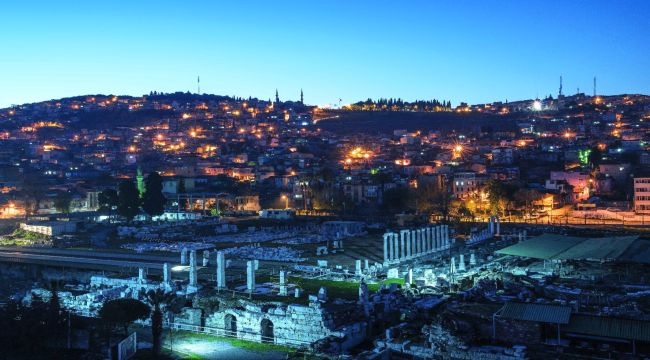 İzmir'in tarihi sürecine tanıklık edin