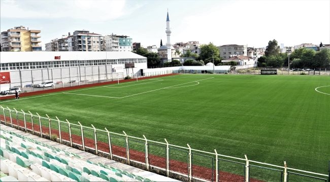 Bornova'da futbol sahaları yenileniyor