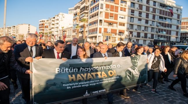 İzmir Ata'ya saygı için yürüdü 