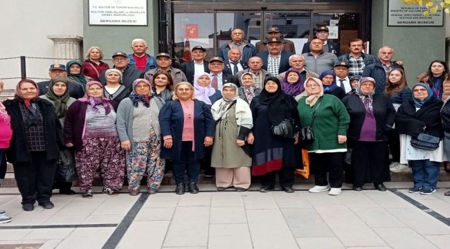 Menderes Belediyesi'nden gazilere Bergama gezisi 