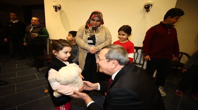 Batur, otelde ağırlanan depremzedeleri ziyaret etti 