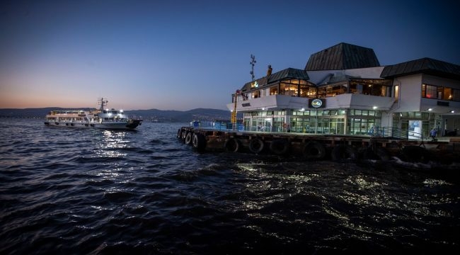 İzmir'in Eşsiz Gün Batımında Körfez Turları Başladı