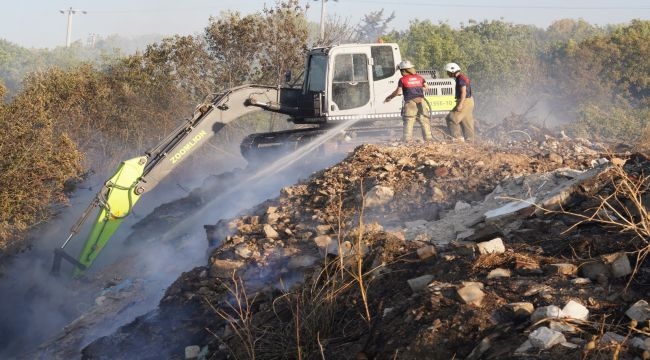  Urla'da Çıkan Yangına Müdahale Sürüyor